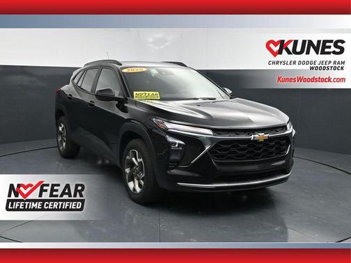 Mosaic Black Metallic 2025 Chevrolet Trax LT