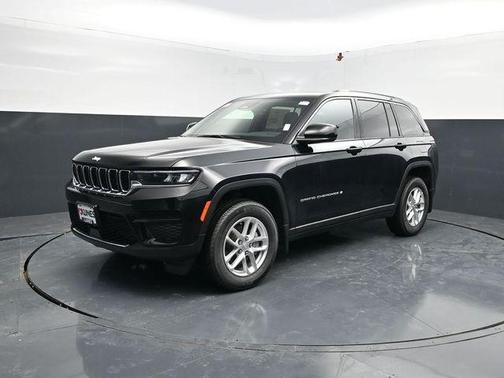 Diamond Black Crystal Pearlcoat 2026 Jeep Grand Cherokee Altitude