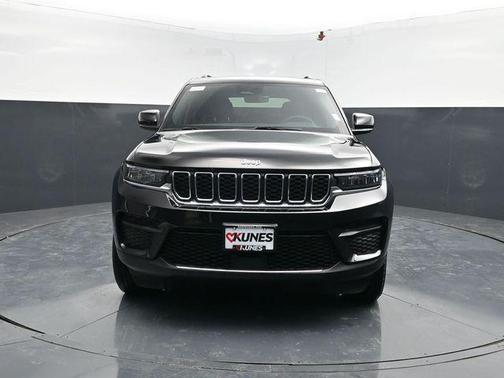 Diamond Black Crystal Pearlcoat 2026 Jeep Grand Cherokee Altitude