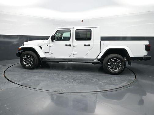 Bright White Clearcoat 2026 Jeep Gladiator Sahara 4x4