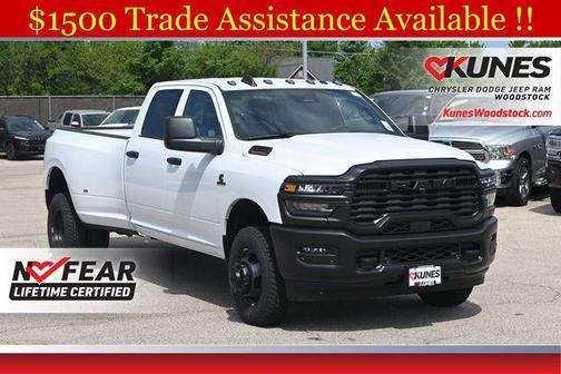 Bright White Clearcoat 2026 RAM 3500 Tradesman Crew Cab 4x4 8' Box