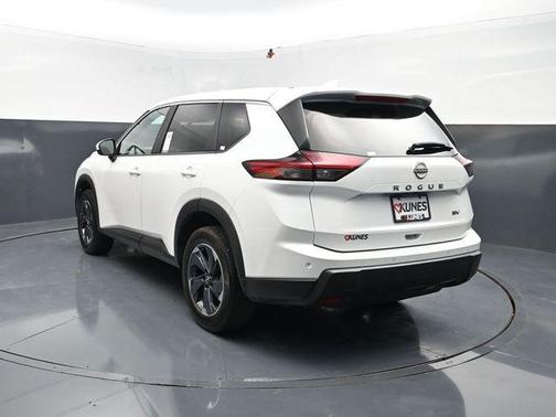 Everest White Pearl 2024 Nissan Rogue SV