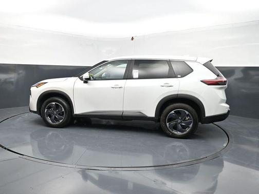 Everest White Pearl 2024 Nissan Rogue SV