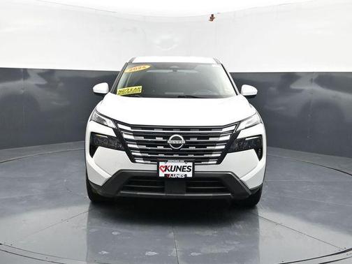 Everest White Pearl 2024 Nissan Rogue SV