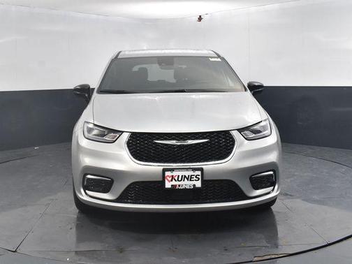 Silver Mist Clearcoat 2026 Chrysler Pacifica L