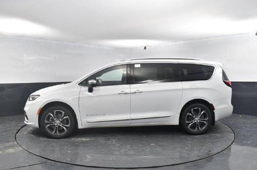 Bright White Clearcoat 2026 Chrysler Pacifica L