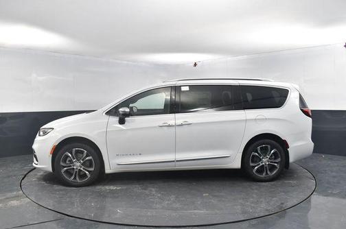 Bright White Clearcoat 2026 Chrysler Pacifica L