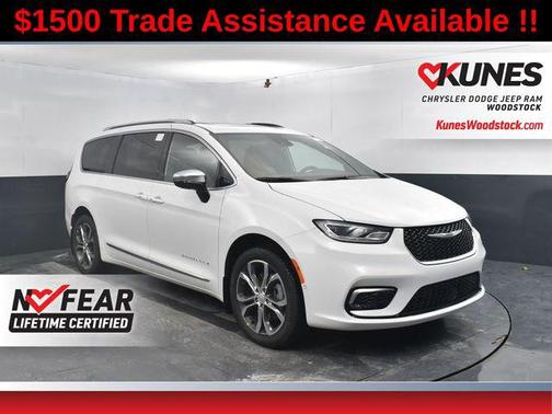 Bright White Clearcoat 2026 Chrysler Pacifica L