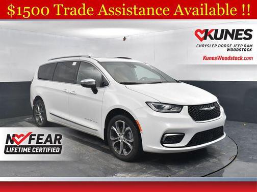 Bright White Clearcoat 2026 Chrysler Pacifica L