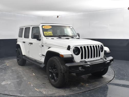 2023 Jeep Wrangler 4-Door Sahara Altitude 4x4