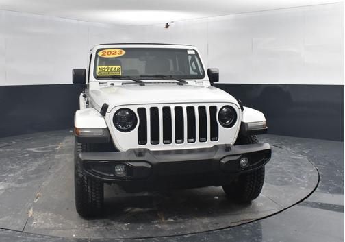 2023 Jeep Wrangler 4-Door Sahara Altitude 4x4