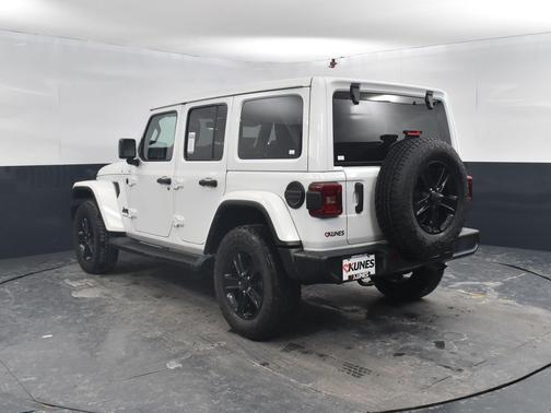 2023 Jeep Wrangler 4-Door Sahara Altitude 4x4