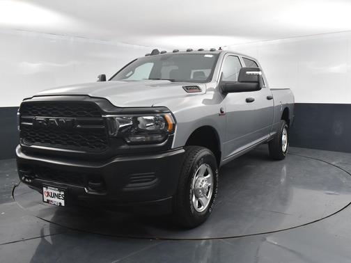 2024 RAM 3500 Tradesman Crew Cab 4x4 6'4' Box