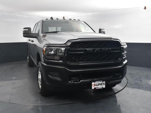 2024 RAM 3500 Tradesman Crew Cab 4x4 6'4' Box