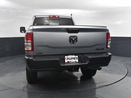 2024 RAM 3500 Tradesman Crew Cab 4x4 6'4' Box