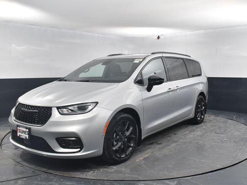 Silver Mist Clearcoat 2026 Chrysler Pacifica Limited