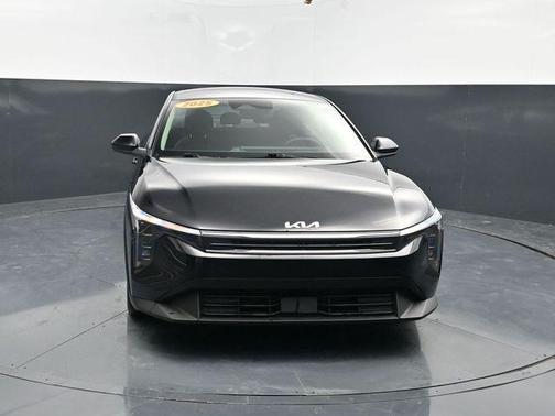 Aurora Black Pearl 2025 Kia K4 LXS