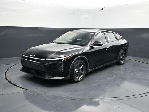 Aurora Black Pearl 2025 Kia K4 LXS
