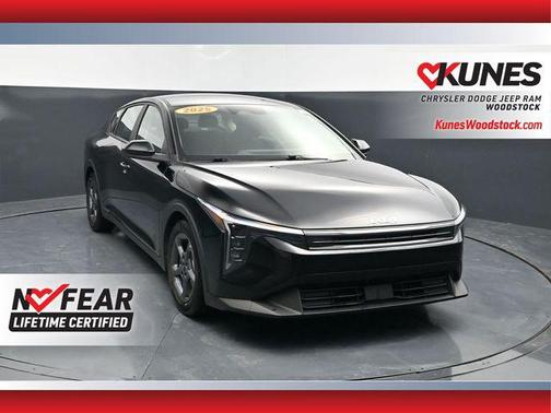 Aurora Black Pearl 2025 Kia K4 LXS