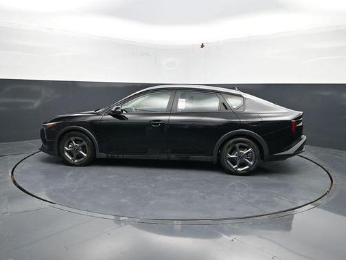 Aurora Black Pearl 2025 Kia K4 LXS