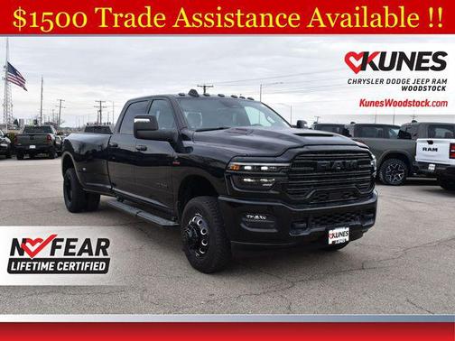 Diamond Black Crystal Pearlcoat 2026 RAM 3500 Laramie Crew Cab 4x4 8' Box