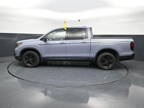 Sonic Gray Pearl 2022 Honda Ridgeline Black