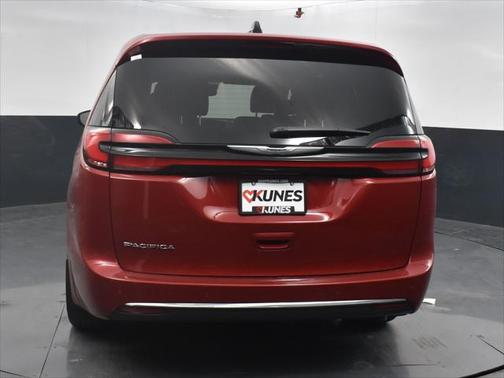2025 Chrysler Pacifica L