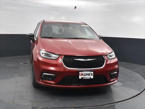 2025 Chrysler Pacifica L