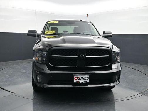Brilliant Black Crystal Pearlcoat 2017 RAM 1500 Express
