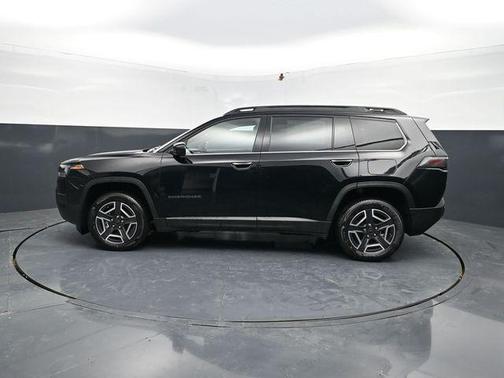Diamond Black Crystal Pearlcoat 2026 Jeep Cherokee Laredo 4x4