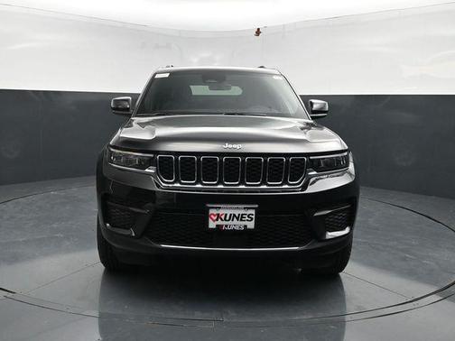 Diamond Black Crystal Pearlcoat 2026 Jeep Grand Cherokee Altitude