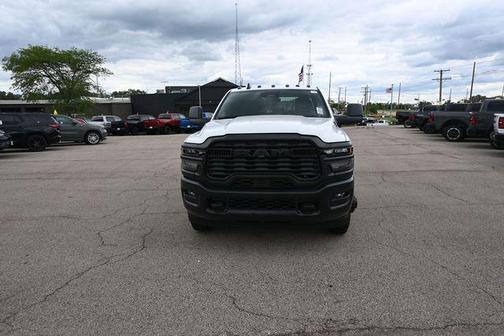 Bright White Clearcoat 2026 RAM 3500 Tradesman Crew Cab 4x4 8' Box
