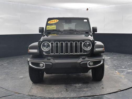 Black Clearcoat 2024 Jeep Wrangler 4-Door Sahara 4x4