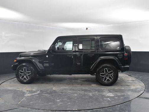 Black Clearcoat 2024 Jeep Wrangler 4-Door Sahara 4x4