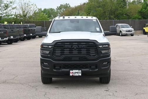Bright White Clearcoat 2026 RAM 3500 Tradesman Crew Cab 4x4 8' Box