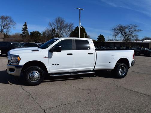 2024 RAM 3500 Big Horn Crew Cab 4x4 8' Box