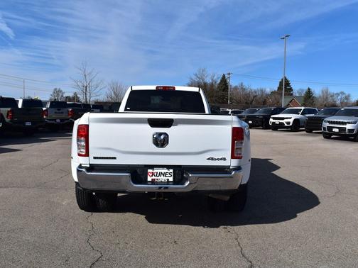 2024 RAM 3500 Big Horn Crew Cab 4x4 8' Box