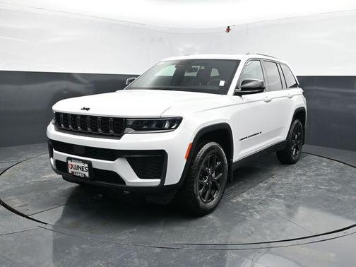 Bright White Clearcoat 2026 Jeep Grand Cherokee Altitude