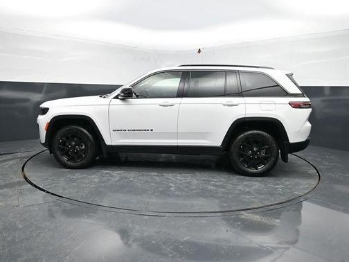 Bright White Clearcoat 2026 Jeep Grand Cherokee Altitude