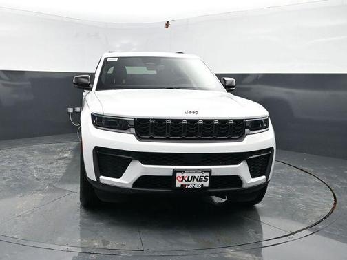 Bright White Clearcoat 2026 Jeep Grand Cherokee Altitude