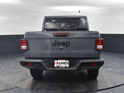 2026 Jeep Gladiator Sahara 4x4