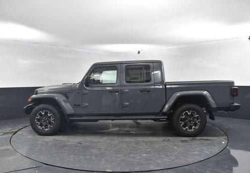 Anvil Clearcoat 2026 Jeep Gladiator Sahara 4x4