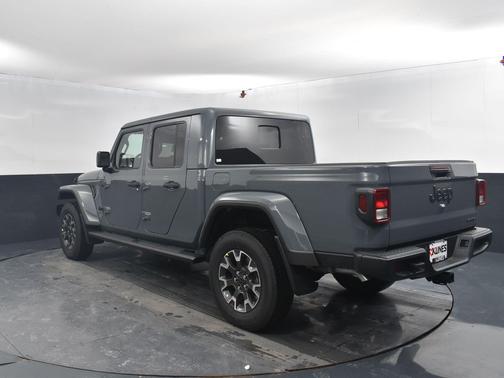 2026 Jeep Gladiator Sahara 4x4