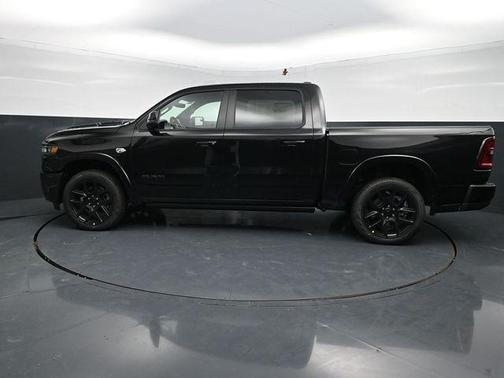 Diamond Black Crystal Pearlcoat 2026 RAM 1500 Laramie
