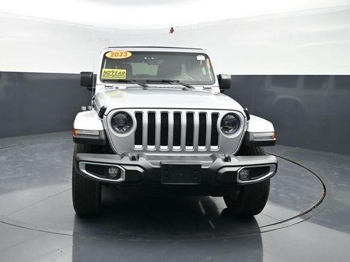 Silver Zynith Clearcoat 2023 Jeep Wrangler 4-Door Sahara