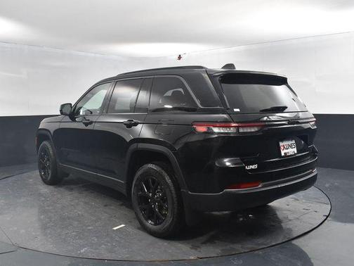 Diamond Black 2026 Jeep Grand Cherokee Altitude