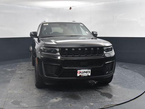 Diamond Black 2026 Jeep Grand Cherokee Altitude