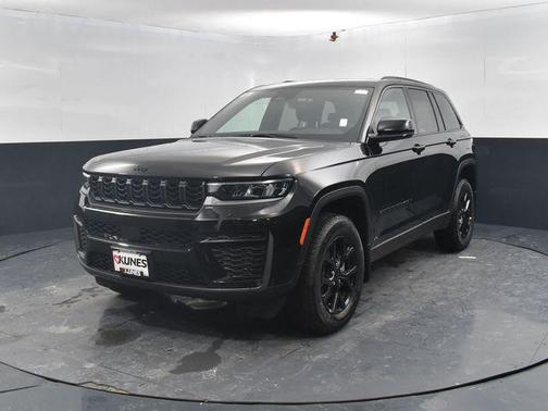 Diamond Black 2026 Jeep Grand Cherokee Altitude