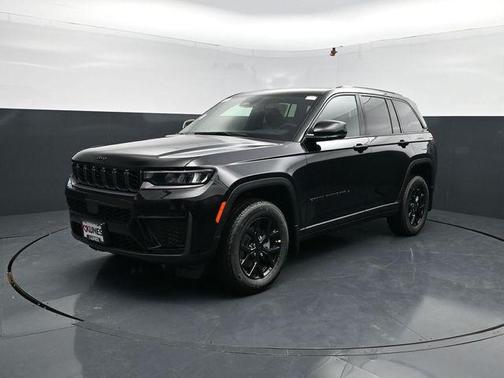 Diamond Black Crystal Pearlcoat 2026 Jeep Grand Cherokee Altitude