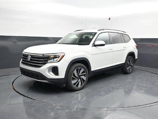 Pure White 2024 Volkswagen Atlas 2.0T SE w/Technology 4MOTION